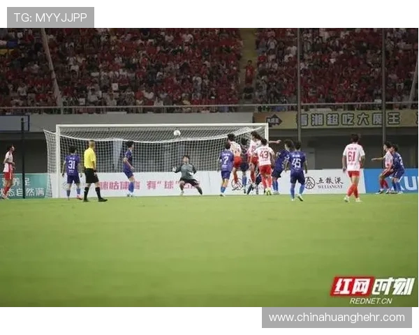 娄底足球队奋力拼搏追梦新征程 展现城市体育精神与力量 娄底足球队奋力拼搏追梦新征程 展现城市体育精神与力量