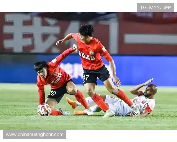 上海海港迎强敌巅峰对决激情上演争夺赛季关键胜利 上海海港迎强敌巅峰对决激情上演争夺赛季关键胜利