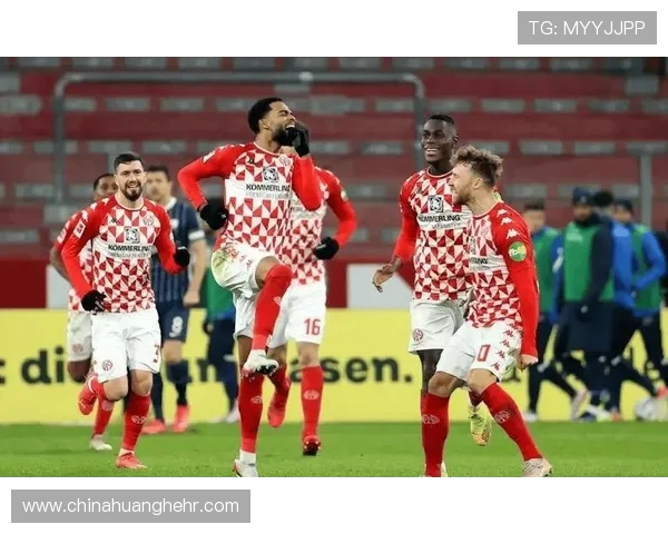 佛罗伦萨与门兴对决精彩纷呈谁能在欧战中笑到最后